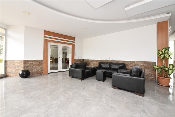 اطلالة بحر ساحرة - دوبلكس 4 غرف وصالة ضمن مجمع سكني - في كاستل / الانيا 