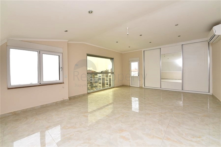 اطلالة بحر ساحرة - دوبلكس 4 غرف وصالة ضمن مجمع سكني - في كاستل / الانيا 