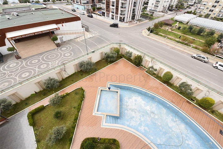 اطلالة بحر ساحرة - دوبلكس 4 غرف وصالة ضمن مجمع سكني - في كاستل / الانيا 