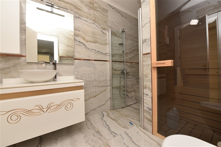 اطلالة بحر ساحرة - دوبلكس 4 غرف وصالة ضمن مجمع سكني - في كاستل / الانيا 