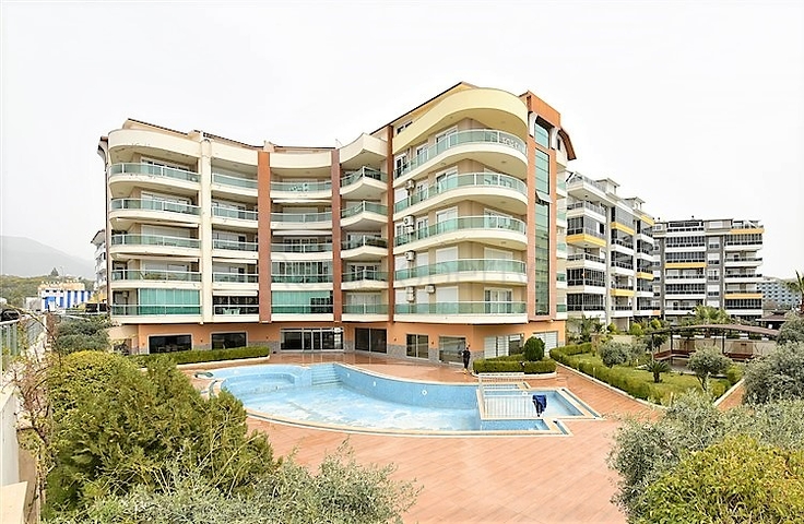 اطلالة بحر ساحرة - دوبلكس 4 غرف وصالة ضمن مجمع سكني - في كاستل / الانيا 