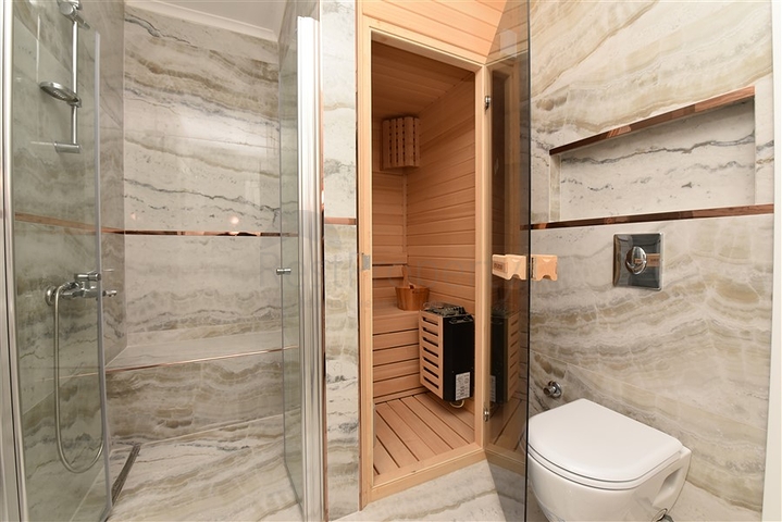 اطلالة بحر ساحرة - دوبلكس 4 غرف وصالة ضمن مجمع سكني - في كاستل / الانيا 