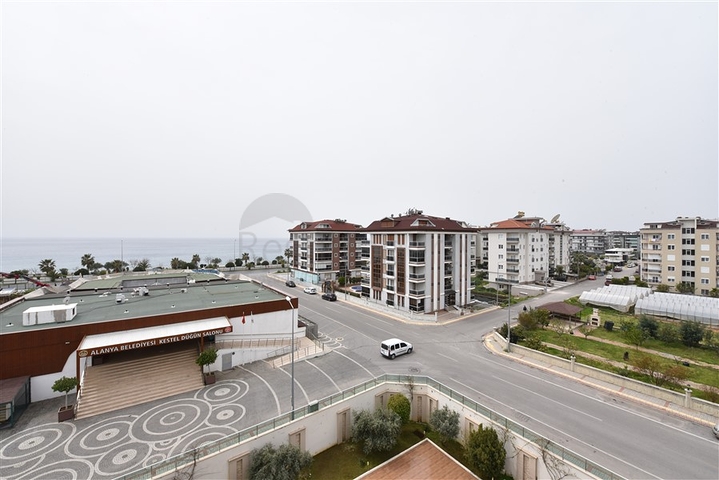 اطلالة بحر ساحرة - دوبلكس 4 غرف وصالة ضمن مجمع سكني - في كاستل / الانيا 