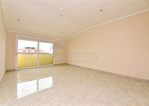 اطلالة بحر ساحرة - دوبلكس 4 غرف وصالة ضمن مجمع سكني - في كاستل / الانيا 