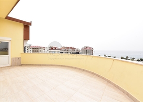 اطلالة بحر ساحرة - دوبلكس 4 غرف وصالة ضمن مجمع سكني - في كاستل / الانيا 