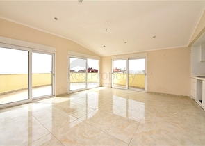 اطلالة بحر ساحرة - دوبلكس 4 غرف وصالة ضمن مجمع سكني - في كاستل / الانيا 