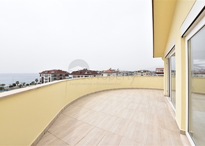 اطلالة بحر ساحرة - دوبلكس 4 غرف وصالة ضمن مجمع سكني - في كاستل / الانيا 