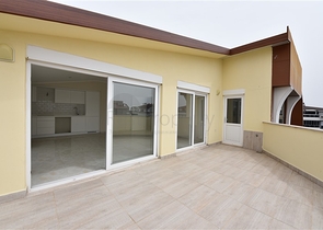 اطلالة بحر ساحرة - دوبلكس 4 غرف وصالة ضمن مجمع سكني - في كاستل / الانيا 