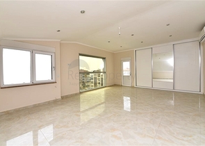 اطلالة بحر ساحرة - دوبلكس 4 غرف وصالة ضمن مجمع سكني - في كاستل / الانيا 