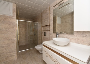 اطلالة بحر ساحرة - دوبلكس 4 غرف وصالة ضمن مجمع سكني - في كاستل / الانيا 