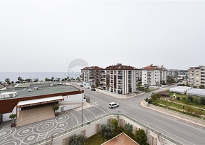 اطلالة بحر ساحرة - دوبلكس 4 غرف وصالة ضمن مجمع سكني - في كاستل / الانيا 