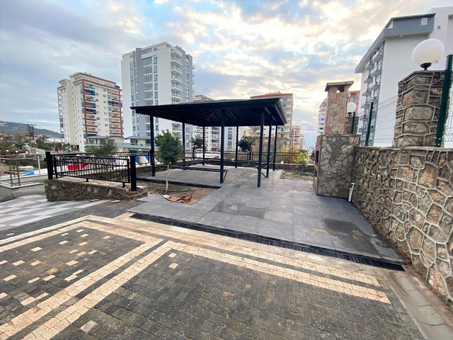 اطلالة على جبال طوروس - شقة غرفة وصالة - مجمع حديث - في محمودلار / الانيا 