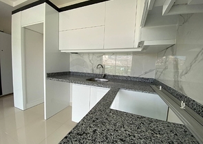 اطلالة على جبال طوروس - شقة غرفة وصالة - مجمع حديث - في محمودلار / الانيا 