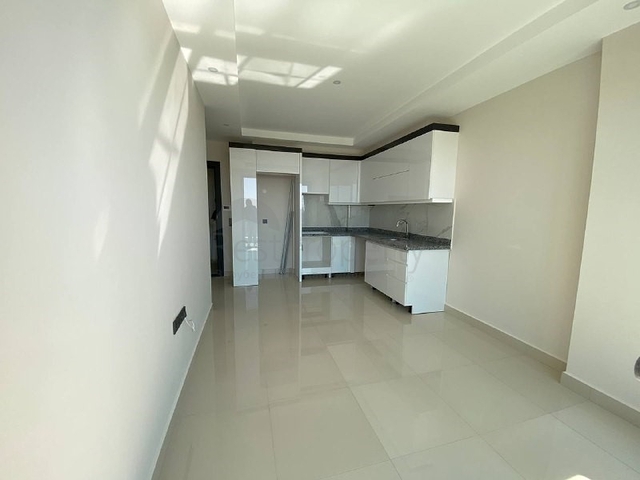 اطلالة بحر - مجمع جديد - غرفة وصالة - في محمودلار / الانيا 