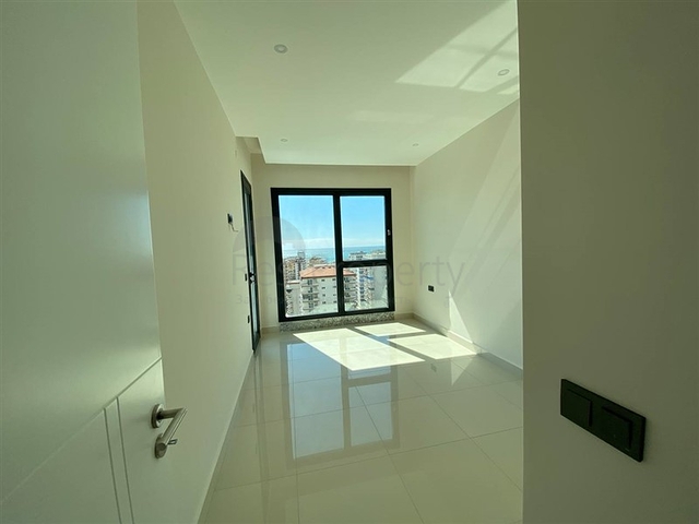 اطلالة بحر - مجمع جديد - غرفة وصالة - في محمودلار / الانيا 