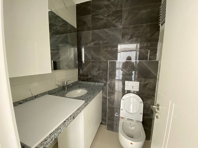 اطلالة بحر - مجمع جديد - غرفة وصالة - في محمودلار / الانيا 