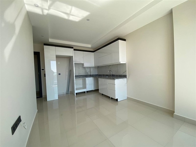 اطلالة بحر - مجمع جديد - غرفة وصالة - في محمودلار / الانيا 