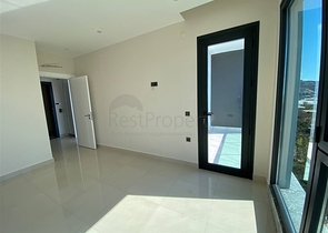 اطلالة بحر - مجمع جديد - غرفة وصالة - في محمودلار / الانيا 