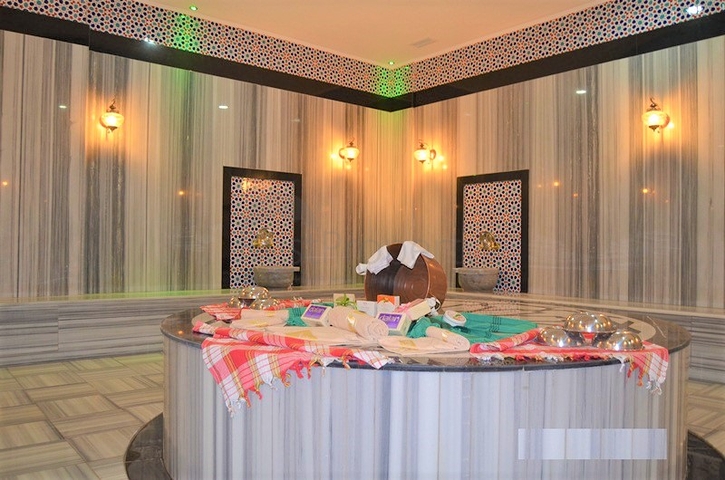 اطلالة مفتوحة - شقة غرفة وصالة مفروشة - مجمع يضم كافة الخدمات - في افسلار / الانيا 