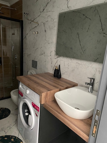 اطلالة مفتوحة - شقة غرفة وصالة جديدة -ضمن مجمع سكني - في محمودلار / الانيا 