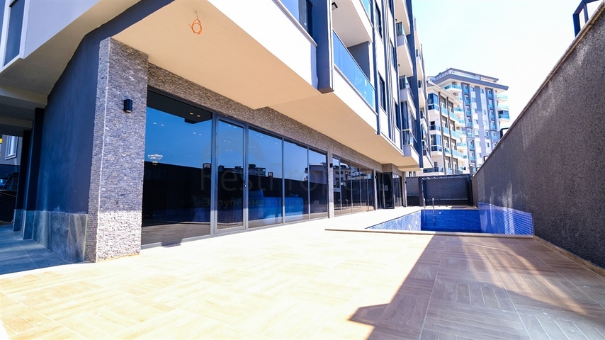 اطلالة مفتوحة - شقة غرفة وصالة جديدة -ضمن مجمع سكني - في محمودلار / الانيا 