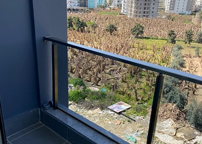 اطلالة مفتوحة - شقة غرفة وصالة جديدة -ضمن مجمع سكني - في محمودلار / الانيا 