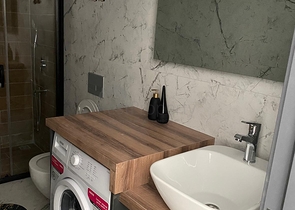 اطلالة مفتوحة - شقة غرفة وصالة جديدة -ضمن مجمع سكني - في محمودلار / الانيا 