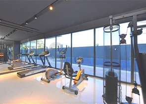 اطلالة مفتوحة - شقة غرفة وصالة جديدة -ضمن مجمع سكني - في محمودلار / الانيا 