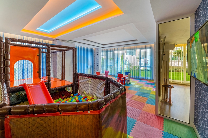 اطلالة بحر - شقة غرفة وصالة ضمن مجمع سكني حديث - في محمودلار /الانيا 