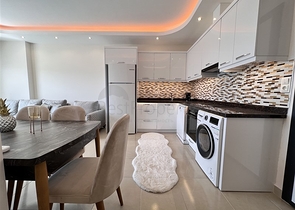 اطلالة بحر - شقة غرفة وصالة ضمن مجمع سكني حديث - في محمودلار /الانيا 