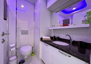 اطلالة بحر - شقة غرفة وصالة ضمن مجمع سكني حديث - في محمودلار /الانيا 