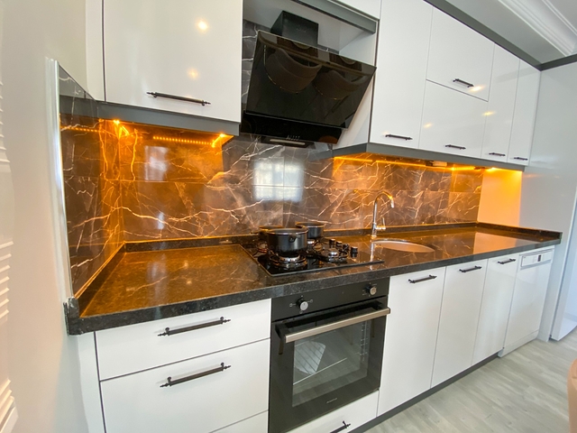 اطلالة مفتوحة - اثاث جديد - شقة غرفتين وصالة - في محمودلار / الانيا 