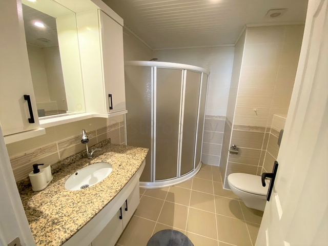 اطلالة مفتوحة - اثاث جديد - شقة غرفتين وصالة - في محمودلار / الانيا 