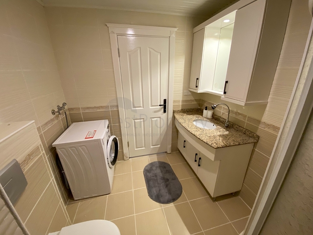 اطلالة مفتوحة - اثاث جديد - شقة غرفتين وصالة - في محمودلار / الانيا 