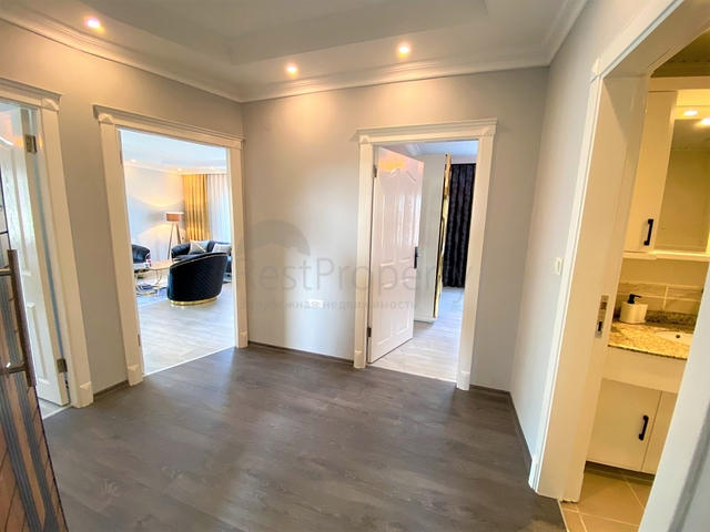 اطلالة مفتوحة - اثاث جديد - شقة غرفتين وصالة - في محمودلار / الانيا 