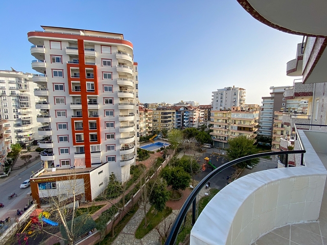 اطلالة مفتوحة - اثاث جديد - شقة غرفتين وصالة - في محمودلار / الانيا 