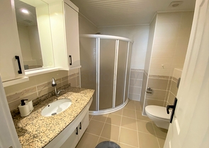 اطلالة مفتوحة - اثاث جديد - شقة غرفتين وصالة - في محمودلار / الانيا 