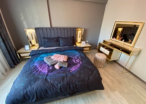 اطلالة مفتوحة - اثاث جديد - شقة غرفتين وصالة - في محمودلار / الانيا 