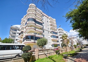 اطلالة مفتوحة - اثاث جديد - شقة غرفتين وصالة - في محمودلار / الانيا 