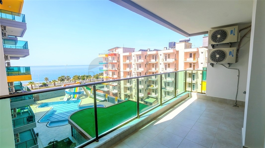 اطلالة مباشرة على البحر - شقة غرفتين وصالة مفروشة - في محمودلار / الانيا 