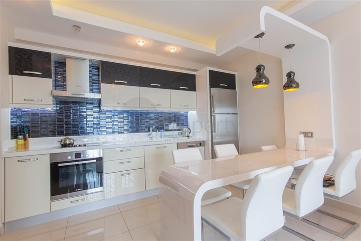 اطلالة بحر - شقة غرفتين وصالة - ضمن مجمع 5 نجوم - في محمودلار / الانيا 