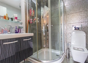 اطلالة بحر - شقة غرفتين وصالة - ضمن مجمع 5 نجوم - في محمودلار / الانيا 