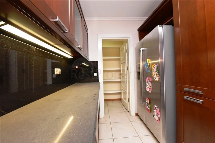 موفع مركزي - فيلا 4 غرف وصالتين - مفروشة -في منطقة توسمور / الانيا 