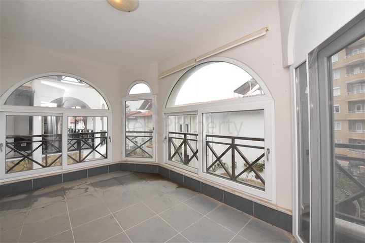 موفع مركزي - فيلا 4 غرف وصالتين - مفروشة -في منطقة توسمور / الانيا 