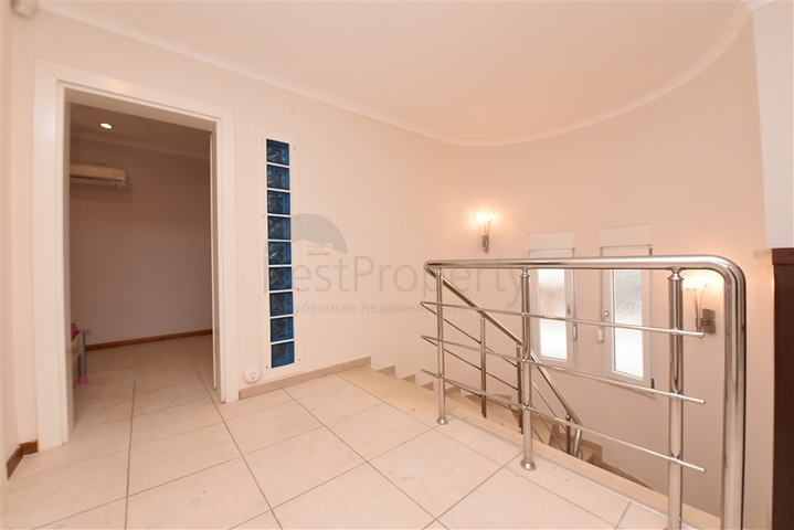 موفع مركزي - فيلا 4 غرف وصالتين - مفروشة -في منطقة توسمور / الانيا 