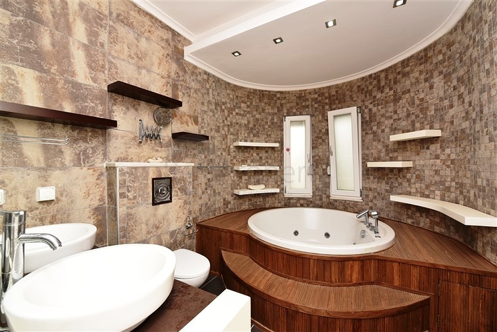 موفع مركزي - فيلا 4 غرف وصالتين - مفروشة -في منطقة توسمور / الانيا 