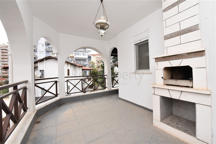 موفع مركزي - فيلا 4 غرف وصالتين - مفروشة -في منطقة توسمور / الانيا 