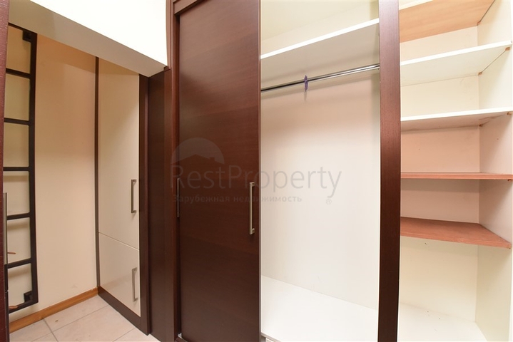 موفع مركزي - فيلا 4 غرف وصالتين - مفروشة -في منطقة توسمور / الانيا 