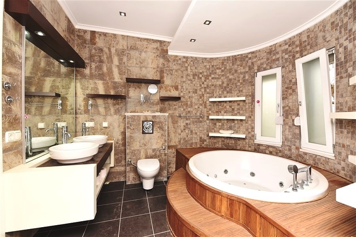 موفع مركزي - فيلا 4 غرف وصالتين - مفروشة -في منطقة توسمور / الانيا 