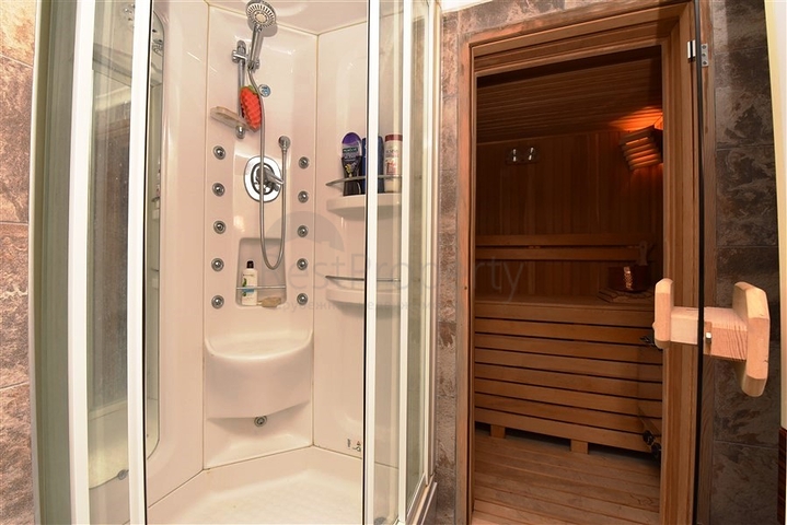 موفع مركزي - فيلا 4 غرف وصالتين - مفروشة -في منطقة توسمور / الانيا 